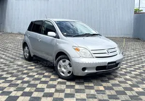 Toyota IST 2004 Silver