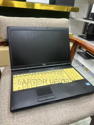 Laptop Fujitsu Lifebook AH532 6GB Intel Core i5 HDD 320GB