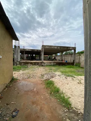 Commercial Plot Yenye Kibali Cha Ghorofa 7 Inauzwa Karakata- Airport*