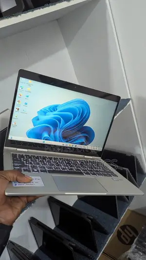 New Laptop HP EliteBook x360 830 G6 8GB Intel Core i7 SSD 256GB