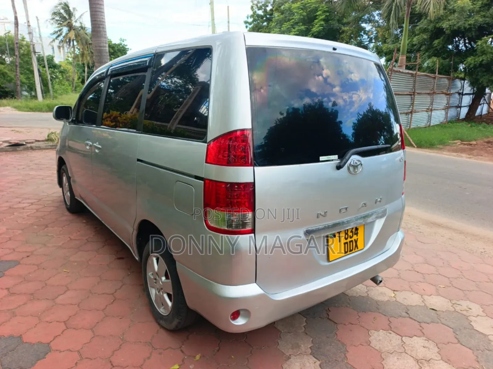 Toyota Noah 2005 Silver