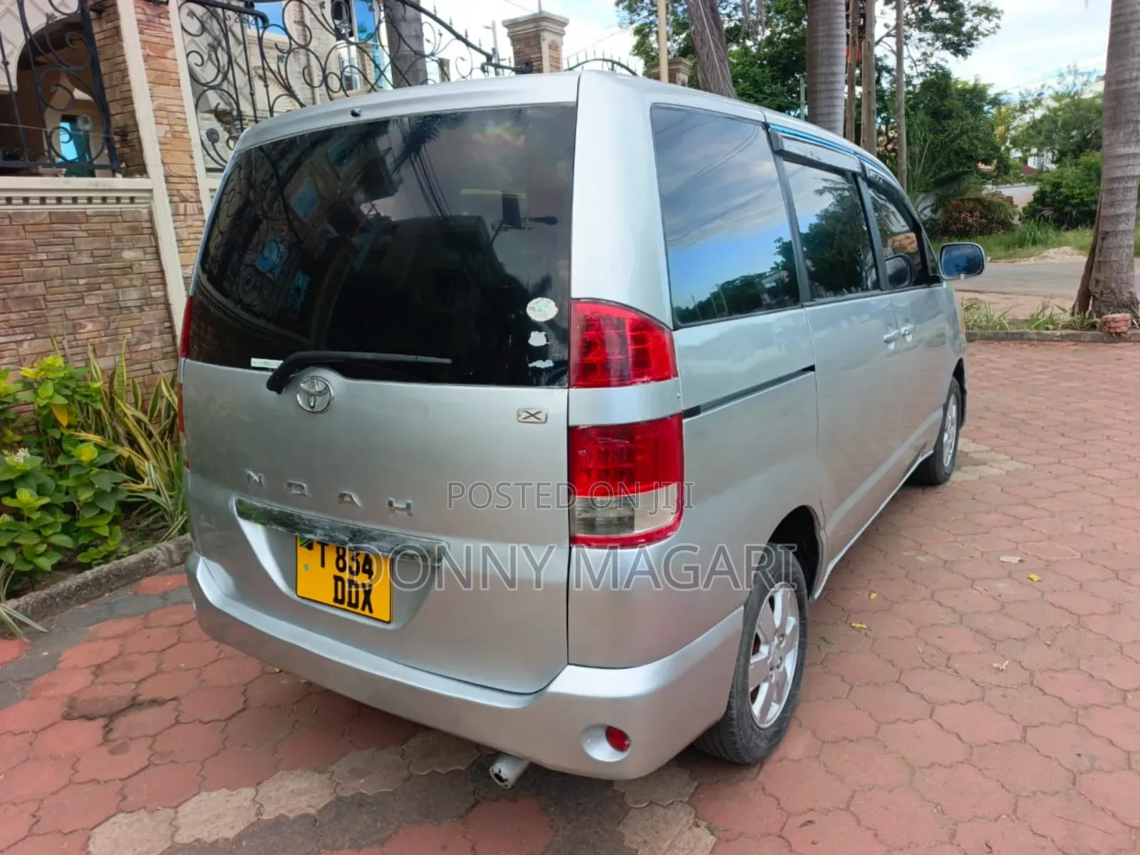 Toyota Noah 2005 Silver