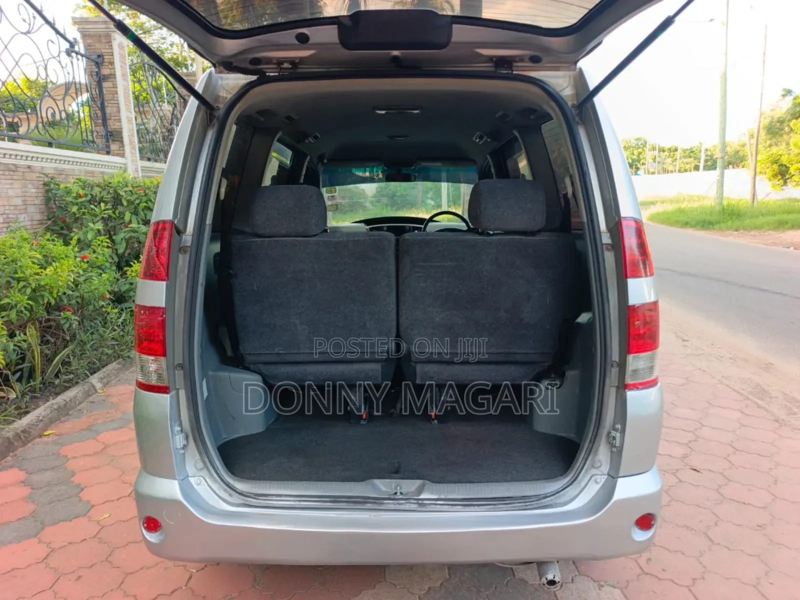 Toyota Noah 2005 Silver