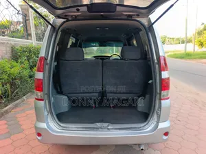 Toyota Noah 2005 Silver