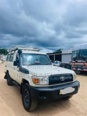 Toyota Land Cruiser 1999 White