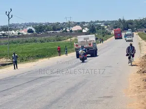 Kiwanja Cha Pili (2) Lami Kinauzwa ( Industrial Area )