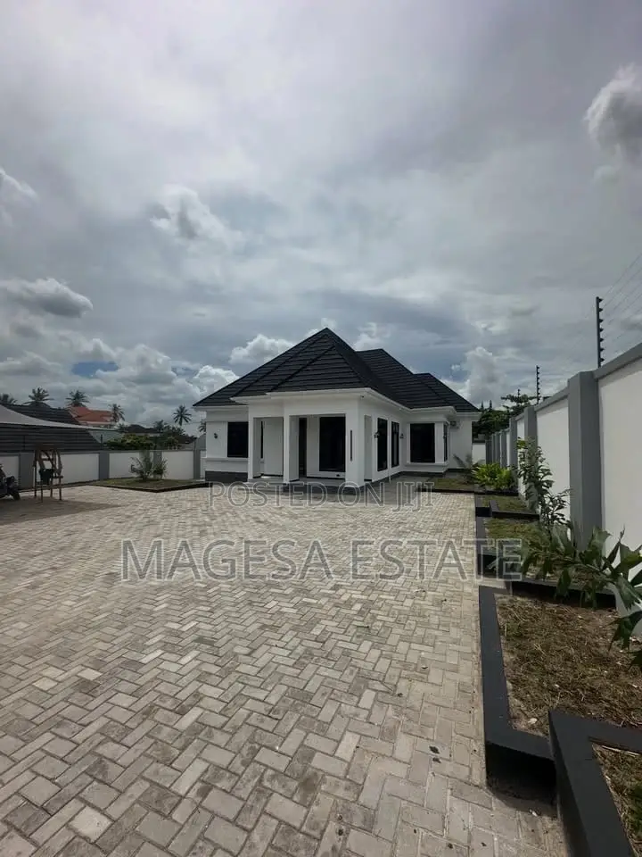 5bdrm Apartment in Goba for sale