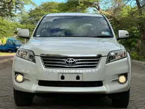 Toyota Vanguard 2011 White