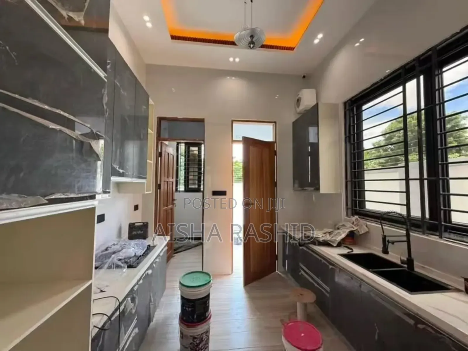 5bdrm House in Goba for sale