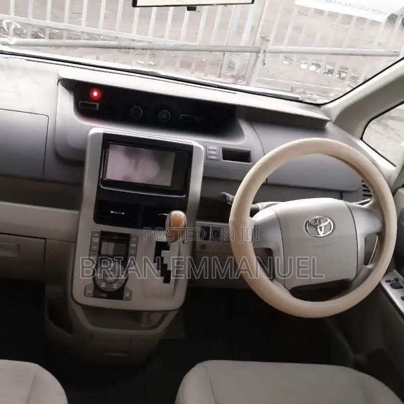 Toyota Noah 2008 White