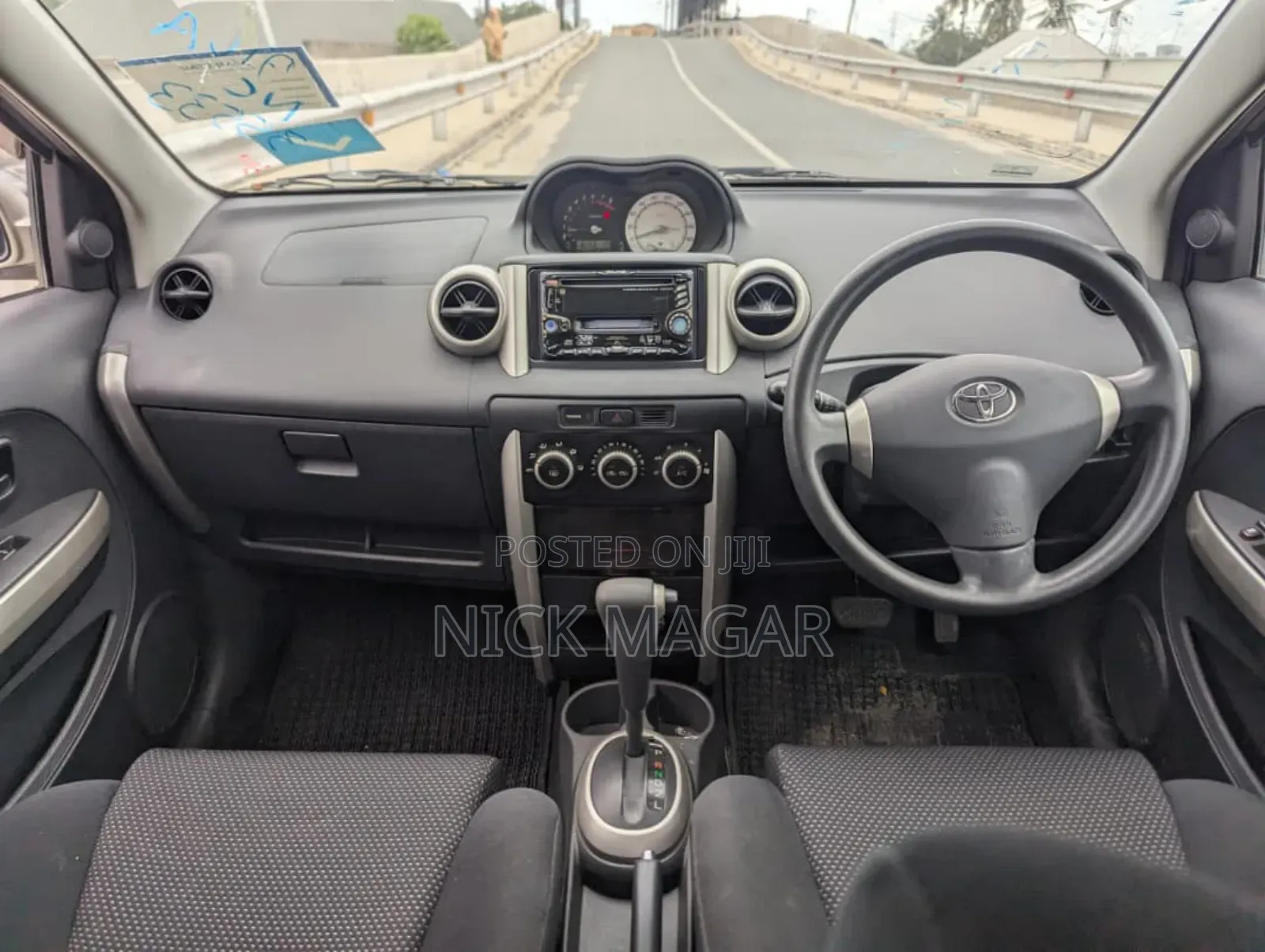 Toyota IST 2004