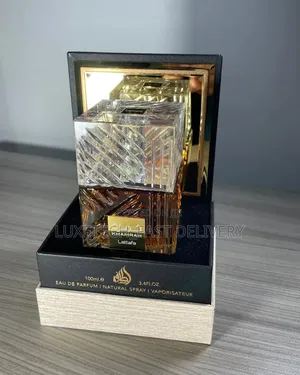 Lattafa Khamrah Eau De Parfum, a Unisex Aromatic Spicy Fragrance