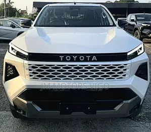 New Toyota Hilux 2025 Pearl