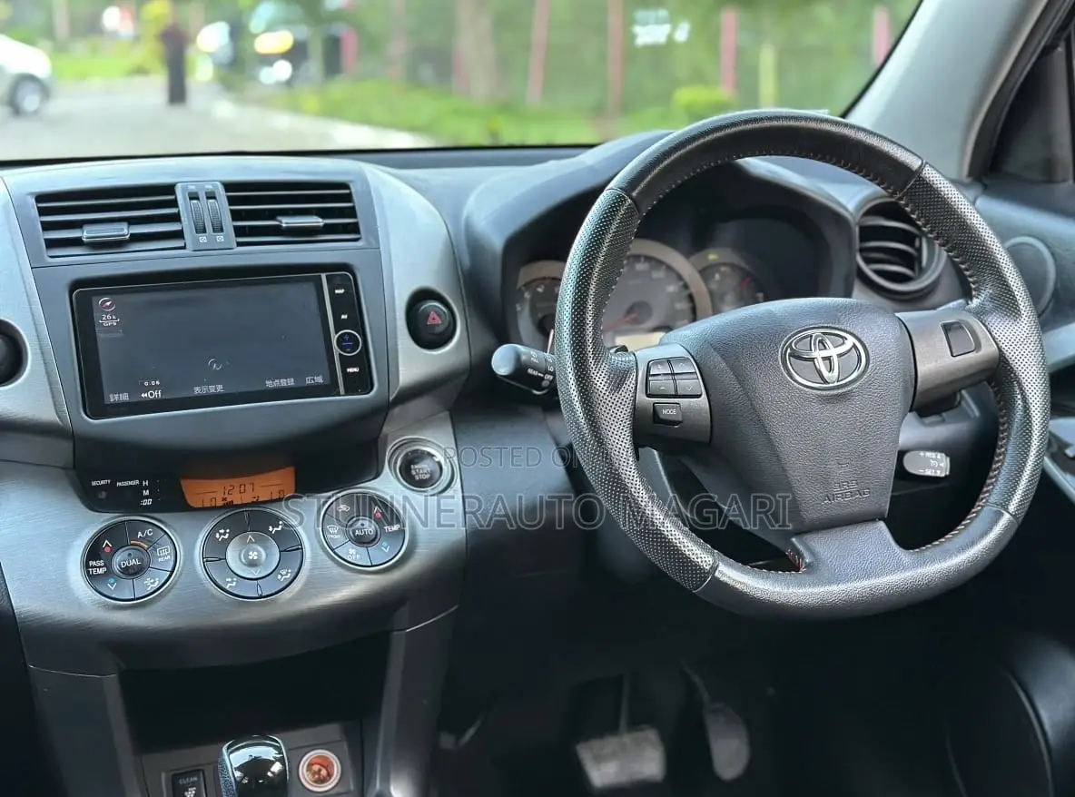 Toyota Vanguard 2013 Black