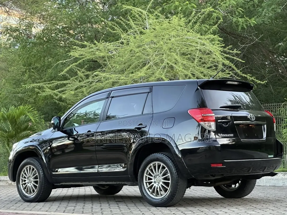 Toyota Vanguard 2013 Black