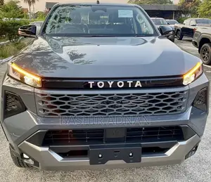 New Toyota Hilux 2025 Gray