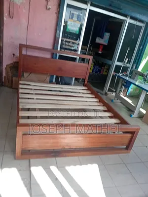 Kitanda Hard Wood 6x5