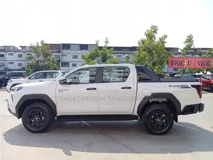 New Toyota Hilux 2025 White
