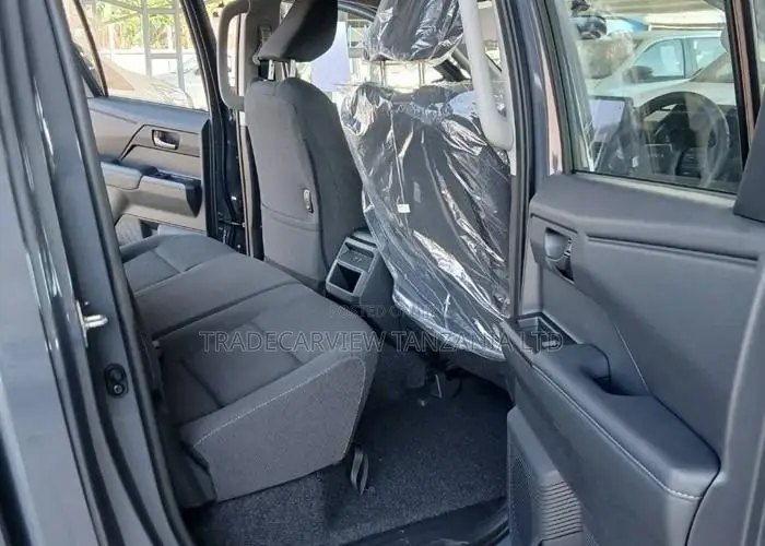 New Toyota Hilux 2025 White