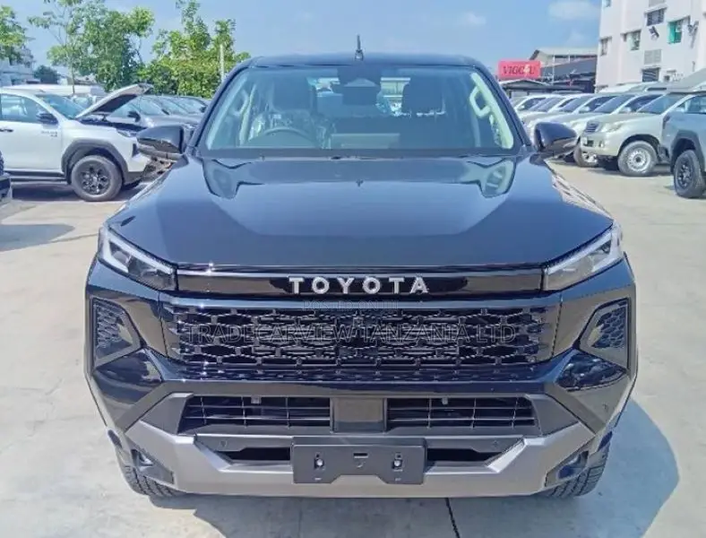 New Toyota Hilux 2025 Black