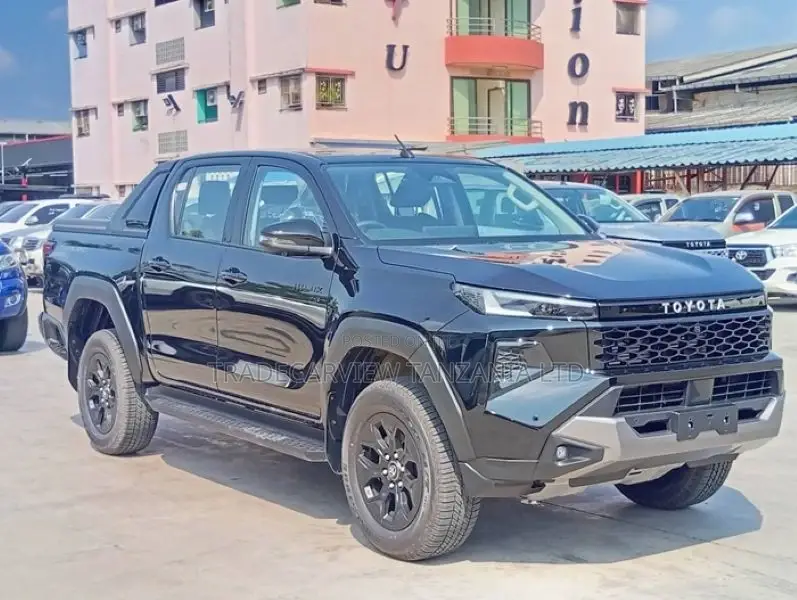 New Toyota Hilux 2025 Black