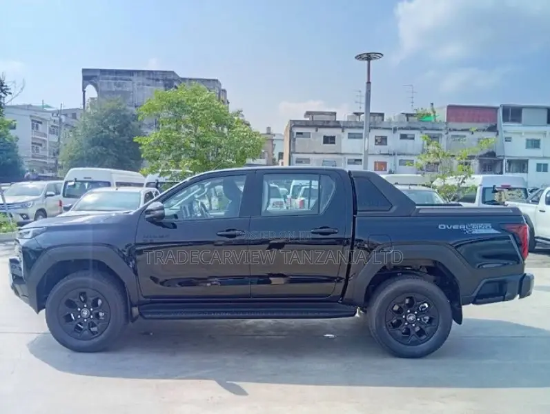 New Toyota Hilux 2025 Black