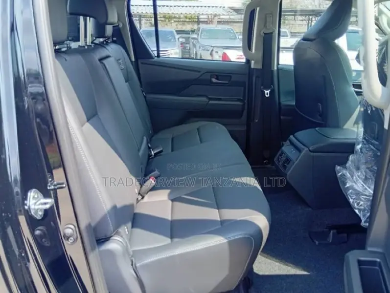 New Toyota Hilux 2025 Black