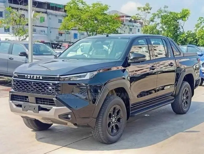 New Toyota Hilux 2025 Black