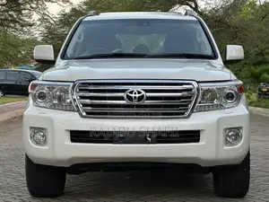 Toyota Land Cruiser 2010 White