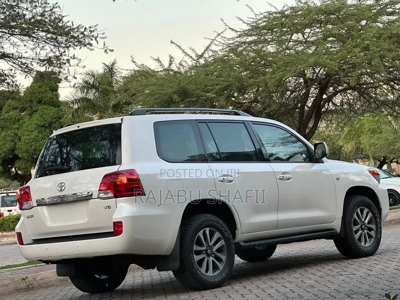 Toyota Land Cruiser 2010 White