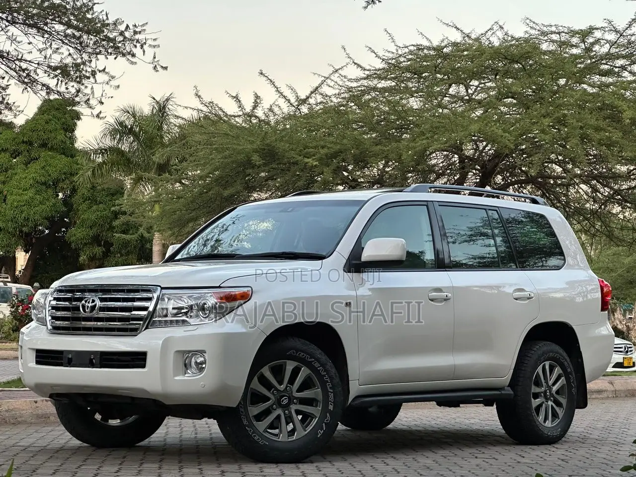 Toyota Land Cruiser 2010 White