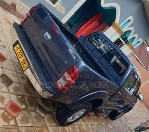 Toyota Hilux 2013 Blue