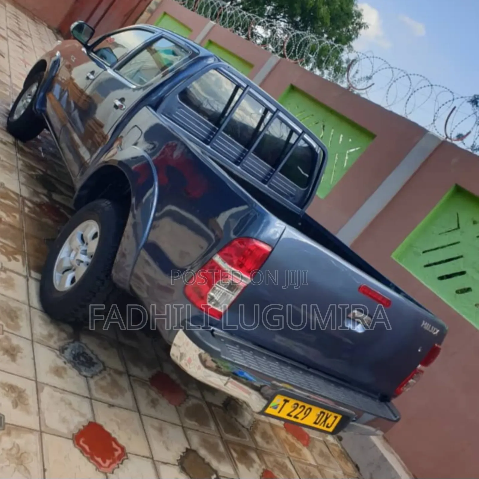 Toyota Hilux 2013 Blue