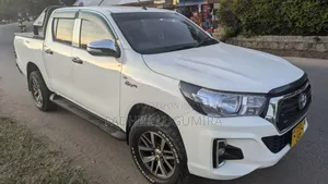 Toyota Hilux 2018 White