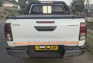 Toyota Hilux 2018 White