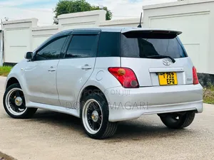 Toyota IST 2004 Silver