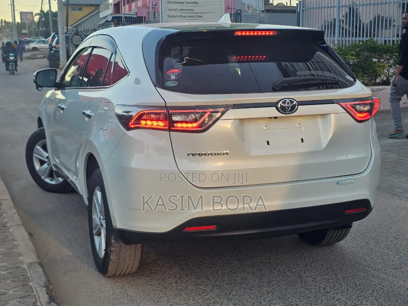 Toyota Harrier 2.0 2016 White