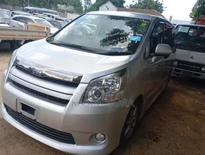 Toyota Noah 2008 Silver