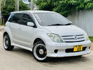 Toyota IST 2004 Silver