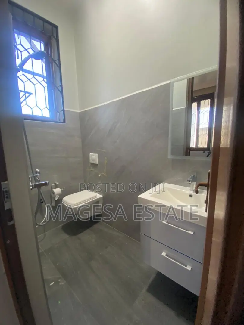 5bdrm House in Gezaulole, Kigamboni for sale