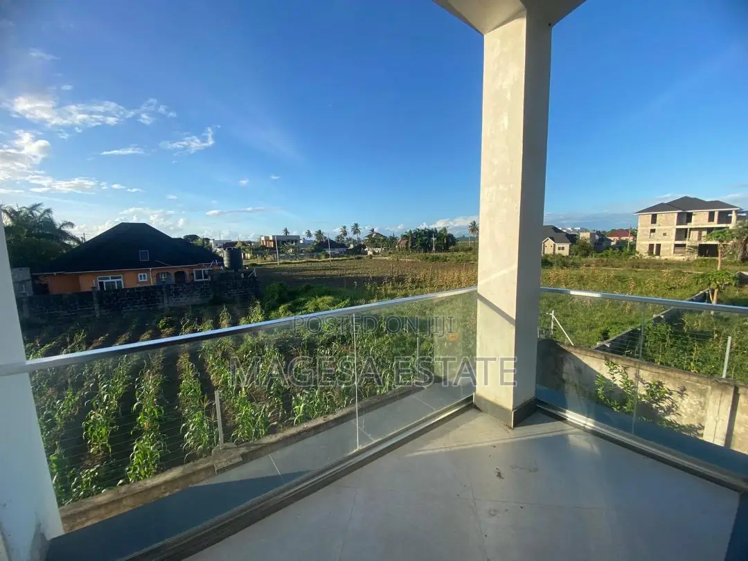 5bdrm House in Gezaulole, Kigamboni for sale