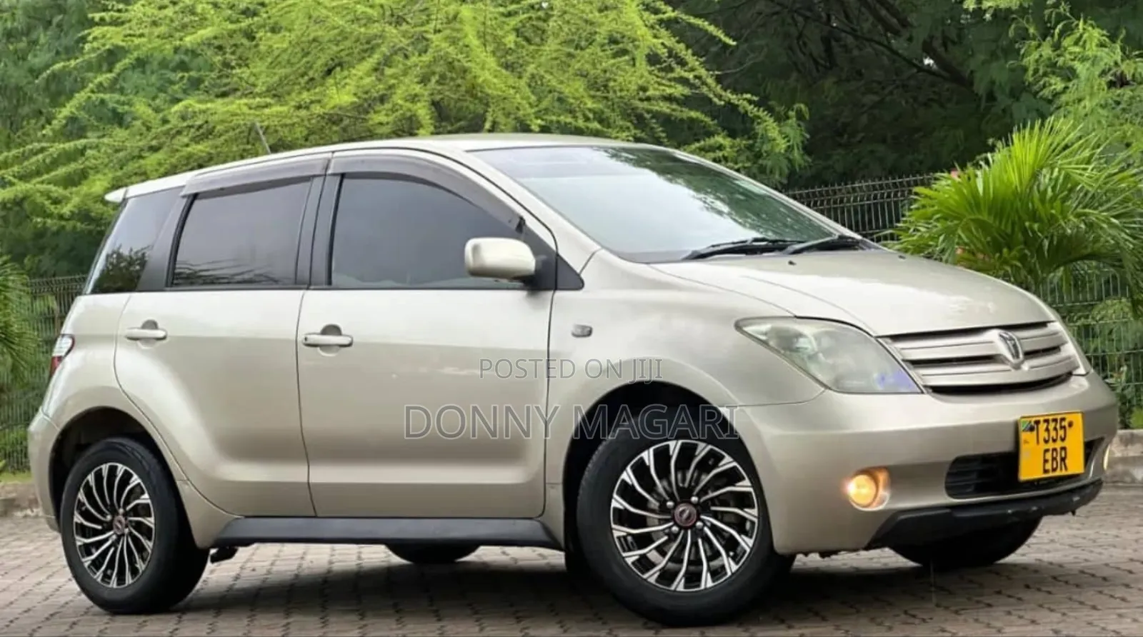 Toyota IST 2004 Gold