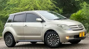 Toyota IST 2004 Gold