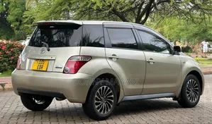 Toyota IST 2004 Gold
