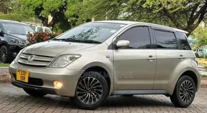 Toyota IST 2004 Gold