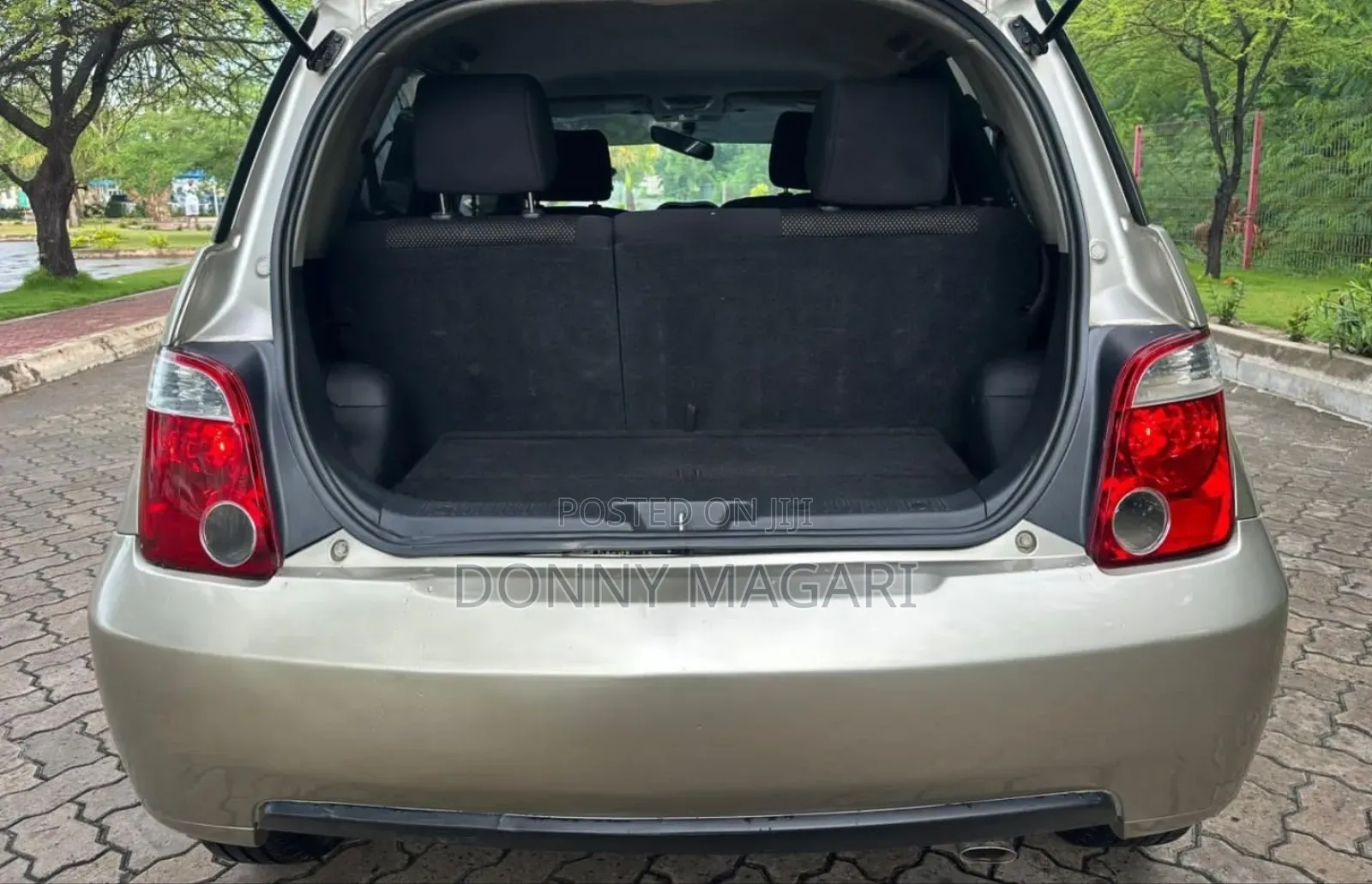 Toyota IST 2004 Gold