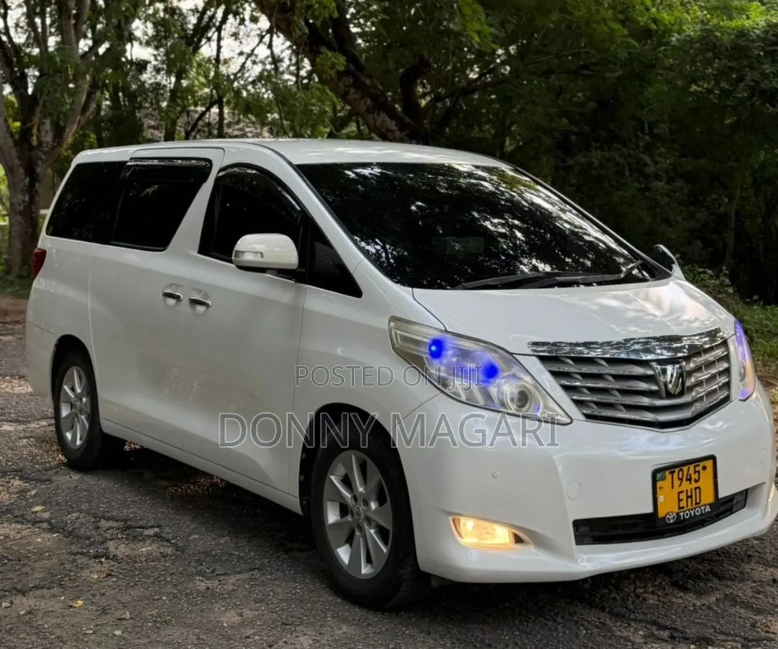 Toyota Alphard 2011 White