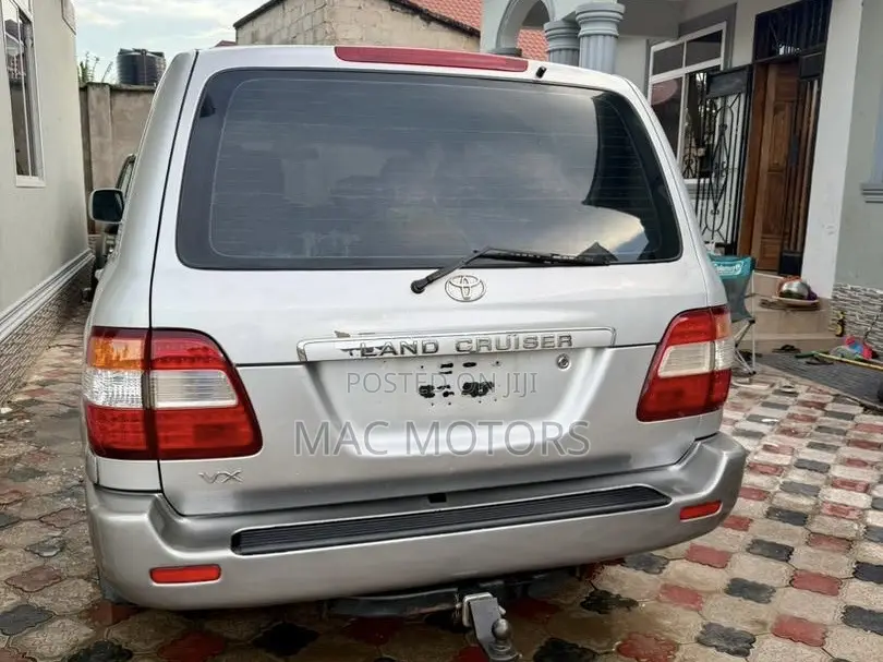Toyota Land Cruiser 100 4.2 2006 Silver
