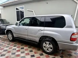 Toyota Land Cruiser 100 4.2 2006 Silver