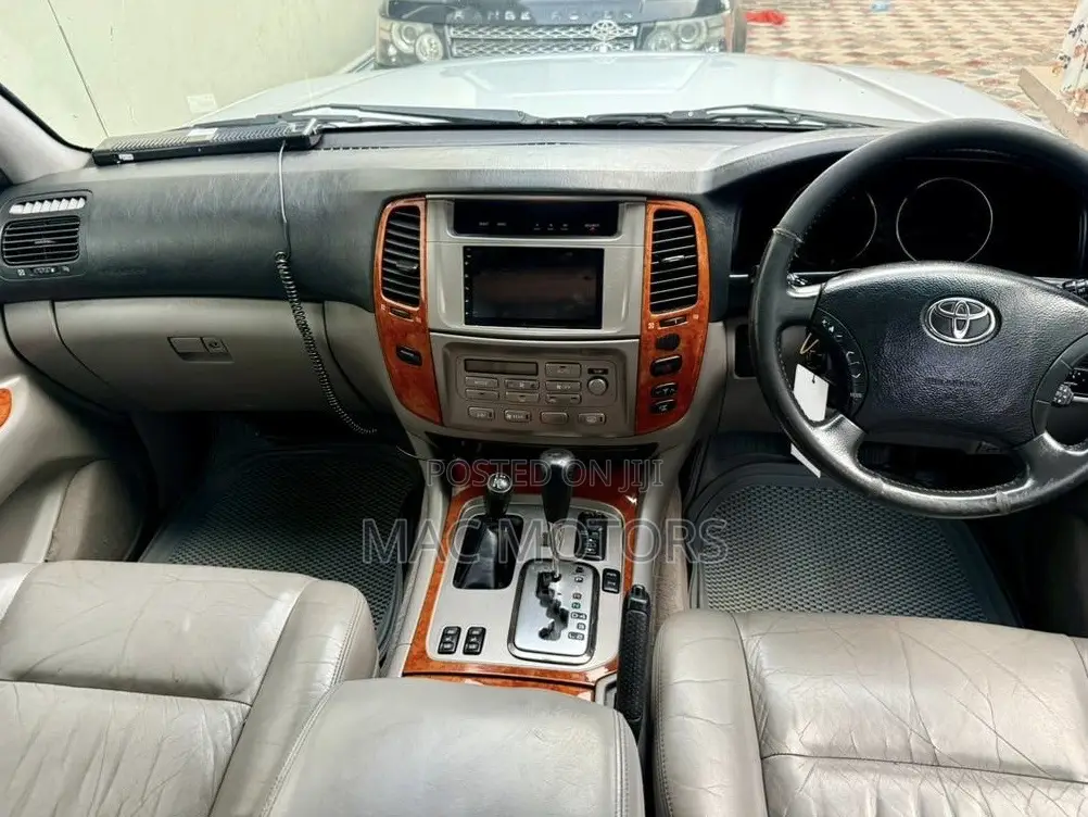 Toyota Land Cruiser 100 4.2 2006 Silver